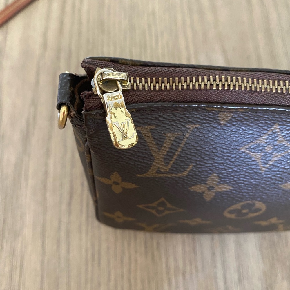 Louis Vuitton Pouchette - Authenitic - Original Owner - 3 Straps, Box, & Dustbag - Picture 16 of 17